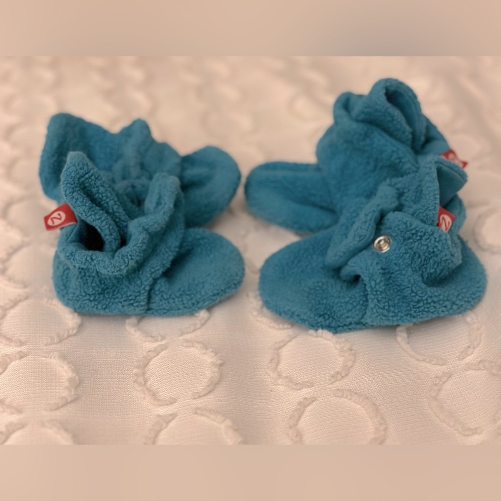 2 Zutano slipper footies with snaps 3m & 6m pagoda color